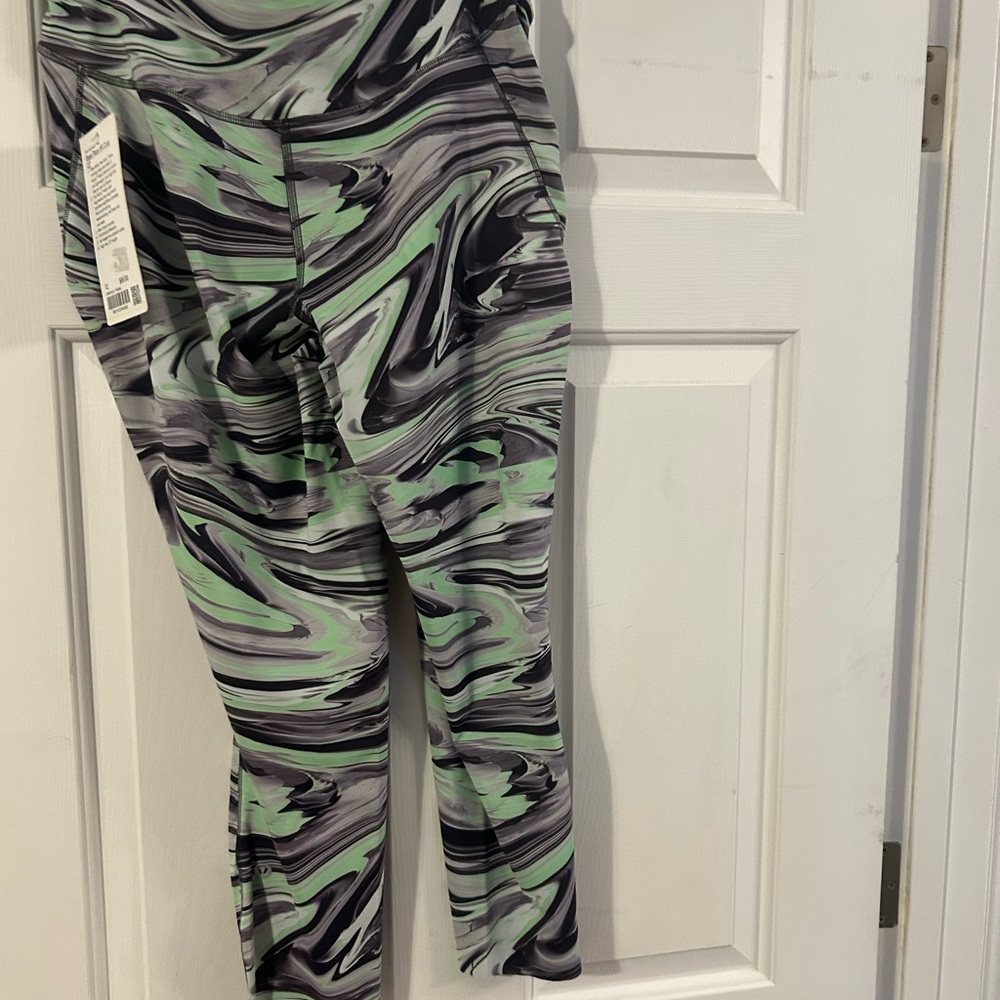 Lululemon Base Pace HR Crop 23" - Black/Green/Gray - Picture 2 of 3